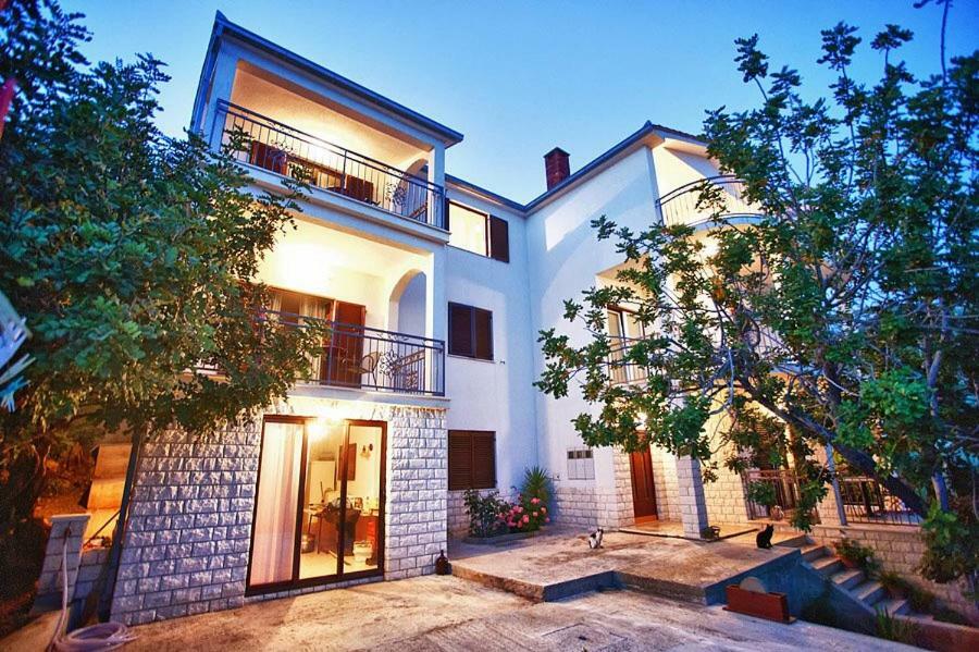 The Ana Apartments Komiza Exterior photo
